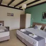 Gardelis Gardens شقة