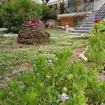 Gardelis Gardens 아파트