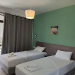 Gardelis Gardens 아파트