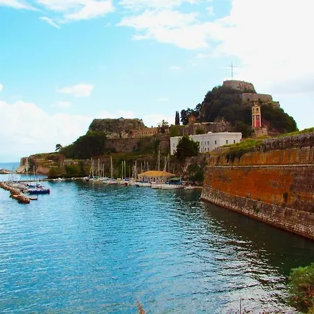 Gardelis Gardens 아파트